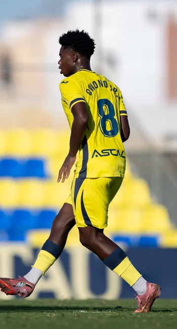 R. Esono - foto vertical